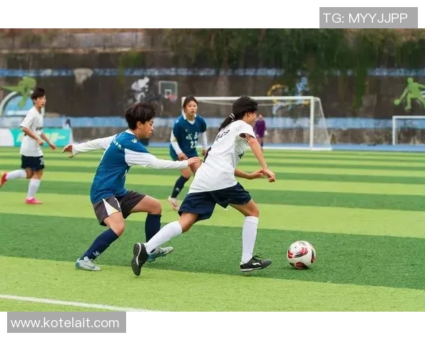 全民参与足球活动推广助力青少年健康成长与团队精神培养