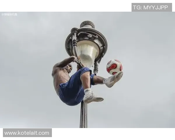 足球双棍技艺揭秘如何在比赛中提升你的球技与战术思维